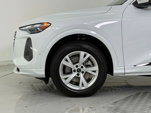 Certified 2025 Audi Q5 Premium w/ Convenience Package image 12