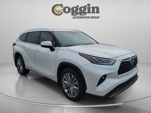 Used 2024 Toyota Highlander Platinum image 5