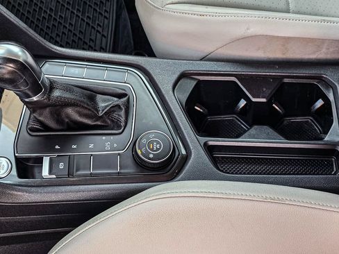 Used 2019 Volkswagen Tiguan SE AWD/4WD image 17