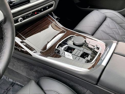 Used 2024 BMW X7 xDrive40i w/ Parking Assistance Package image 16