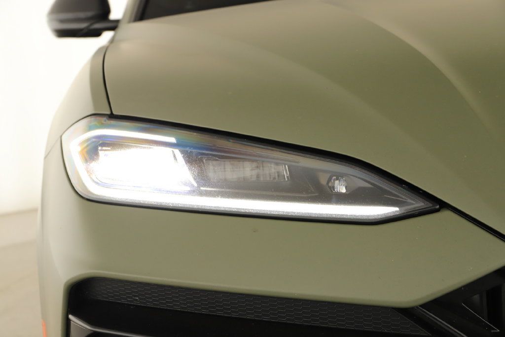 Used 2025 Lamborghini Urus SE AWD/4WD image 37