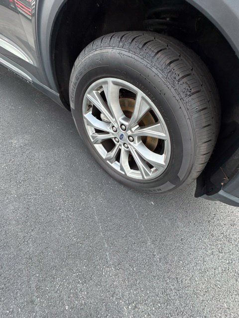 Used 2023 Ford Explorer XLT w/ Equipment Group 202A AWD/4WD image 19