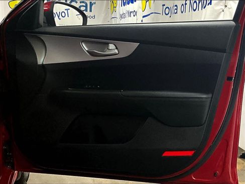 Used 2022 Kia Forte LXS w/ LXS Technology Package image 12