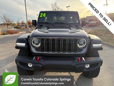 Used 2024 Jeep Wrangler Unlimited Rubicon image 2
