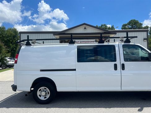 Used 2023 Chevrolet Express 3500 Extended w/ Driver Convenience Package RWD image 3
