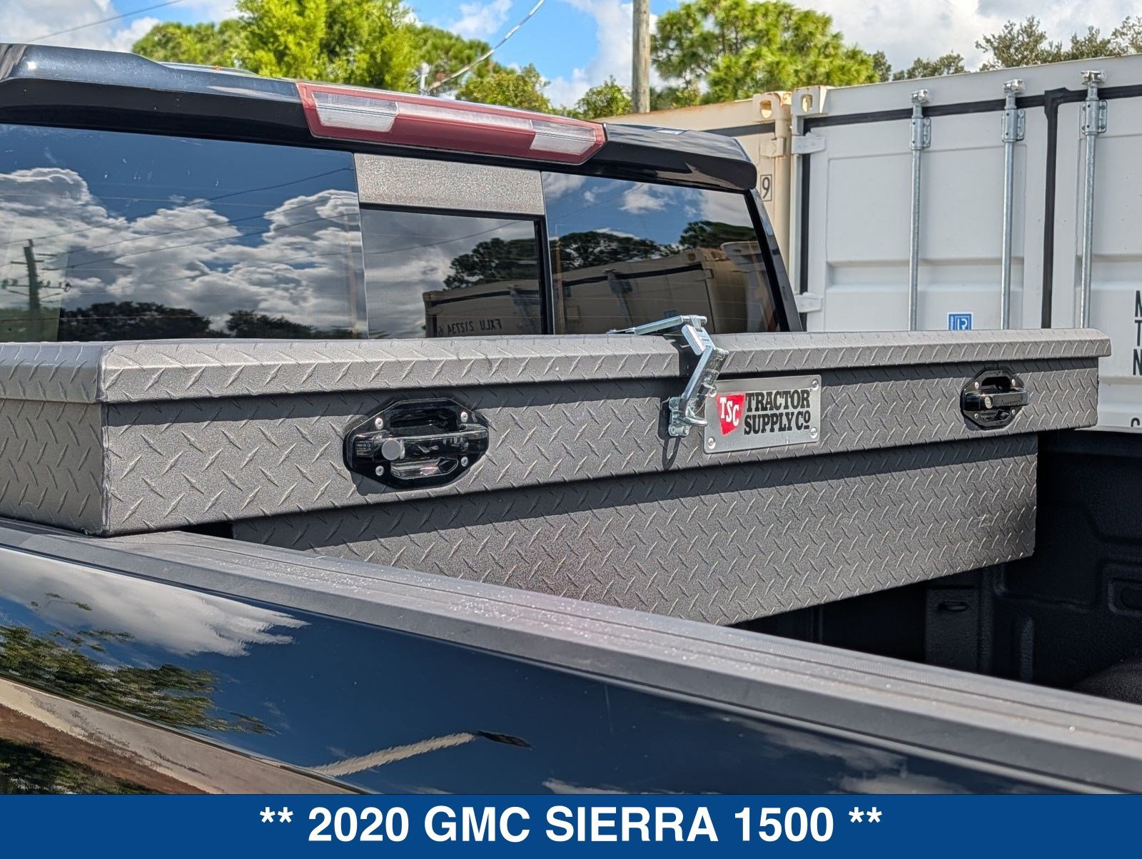 Used 2020 GMC Sierra 1500 SLT w/ SLT Premium Plus Package RWD image 15