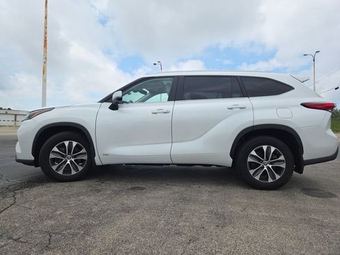 Used 2023 Toyota Highlander XLE AWD/4WD image 23