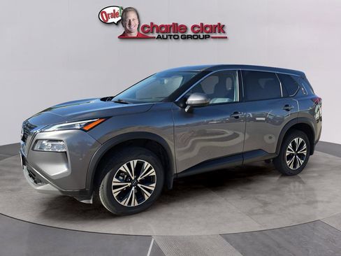Used 2023 Nissan Rogue SV FWD image 2