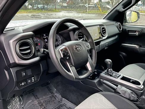 Used 2021 Toyota Tacoma TRD Off-Road w/ Technology Package image 19