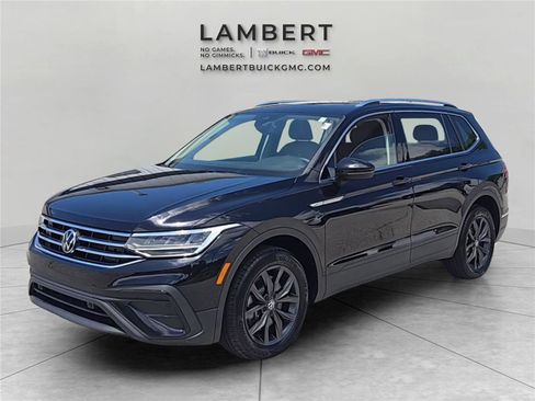 Used 2023 Volkswagen Tiguan SE w/ Panoramic Sunroof Package AWD/4WD image 1