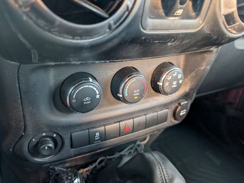 Used 2012 Jeep Wrangler Unlimited Sport AWD/4WD image 19