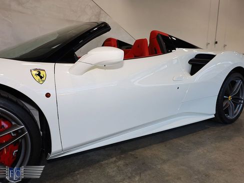 Used 2019 Ferrari 488 Spider image 10