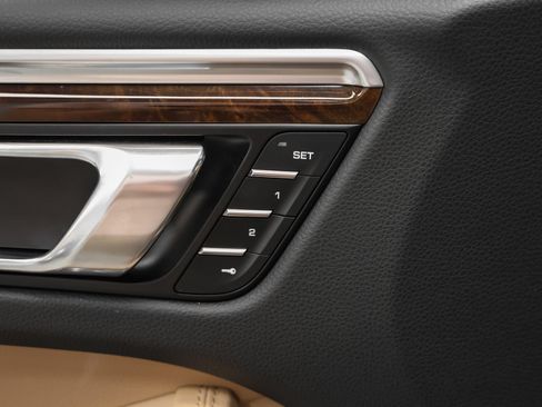 Certified 2023 Porsche Macan AWD/4WD image 28