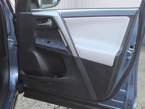 Used 2014 Toyota RAV4 Limited image 37