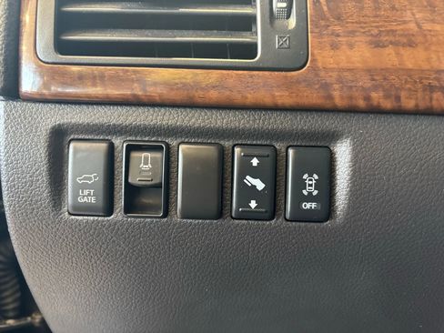 Used 2012 Nissan Armada Platinum image 19