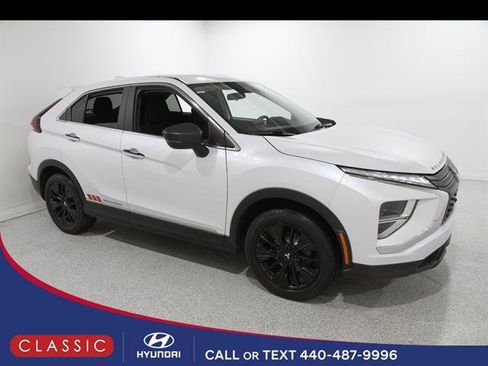 Used 2022 Mitsubishi Eclipse Cross LE image 1
