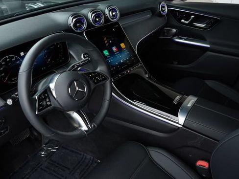 Used 2026 Mercedes-Benz GLC 300 image 2
