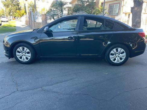 Used 2014 Chevrolet Cruze LS image 2
