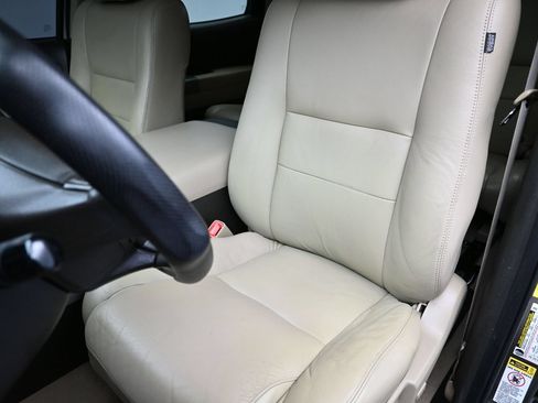Used 2010 Toyota Tundra 2WD CrewMax w/ SR5 Pkg image 21