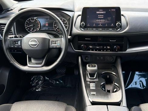 Used 2025 Nissan Rogue SV FWD image 24