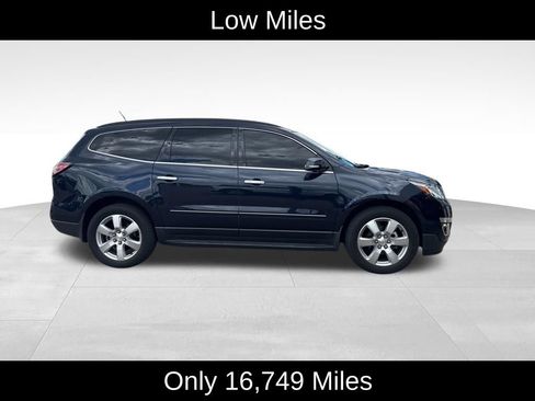 Used 2017 Chevrolet Traverse Premier FWD image 2