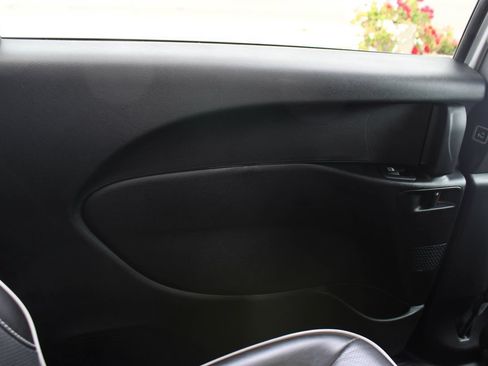 Used 2023 Chrysler Pacifica Limited w/ S Appearance Package FWD image 56