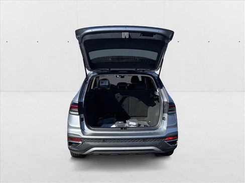 New 2025 Volkswagen Taos SE image 6