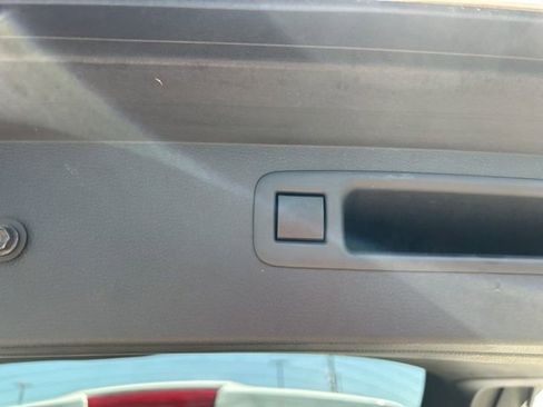 Used 2023 Toyota Highlander L image 31