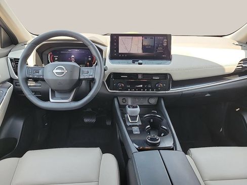 Used 2025 Nissan Rogue SL AWD/4WD image 10