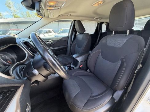 Used 2016 Jeep Cherokee Latitude w/ Safety/Convenience Group FWD image 13