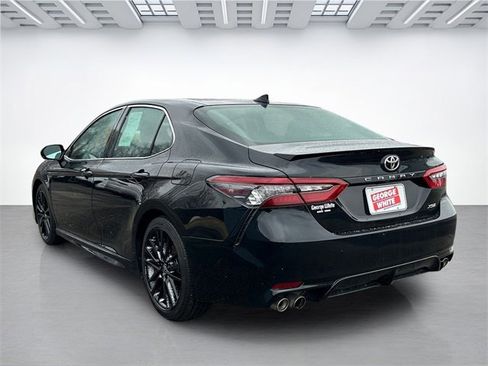 Used 2022 Toyota Camry XSE image 6