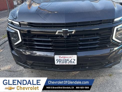 Used 2025 Chevrolet Suburban RST image 2