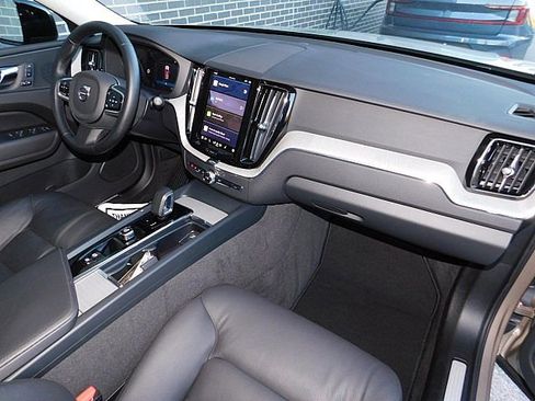 Certified 2025 Volvo XC60 B5 Plus image 21