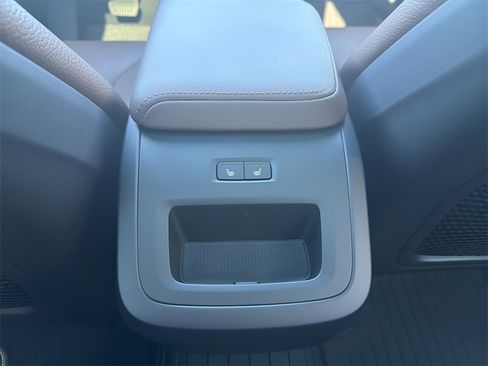 Used 2024 Volvo XC60 B5 Plus w/ Protection Package Premier image 26