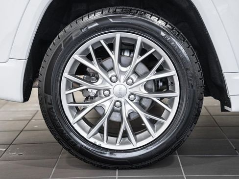 Certified 2024 Jeep Grand Cherokee Summit AWD/4WD image 25