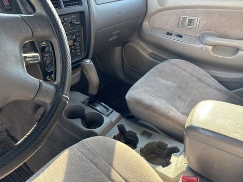 Used 2002 Toyota Tacoma PreRunner RWD image 15