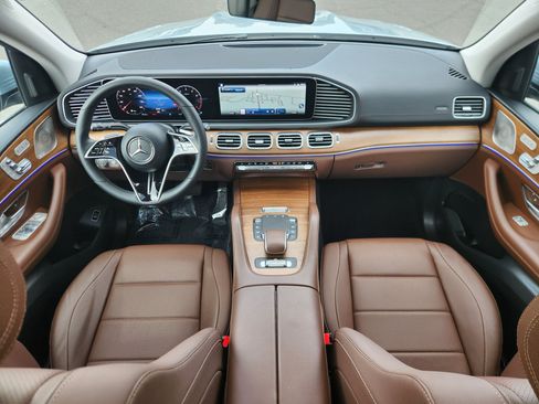 Used 2024 Mercedes-Benz GLS 450 4MATIC image 16