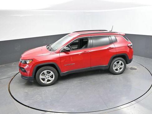 Used 2024 Jeep Compass Latitude AWD/4WD image 36