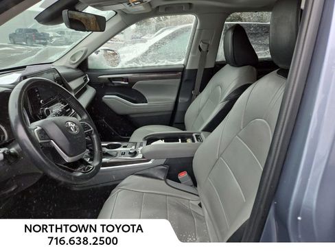 Used 2022 Toyota Highlander Limited image 13