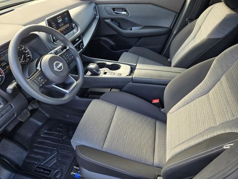Used 2023 Nissan Rogue SV image 16