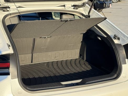 Used 2026 Toyota Prius XLE image 9