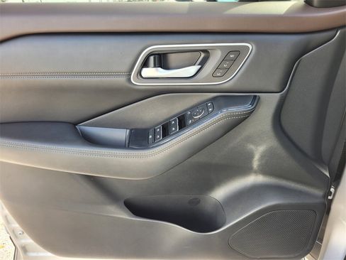 Used 2021 Nissan Rogue SL image 21