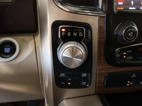 Used 2018 RAM 1500 Laramie w/ Convenience Group AWD/4WD image 8