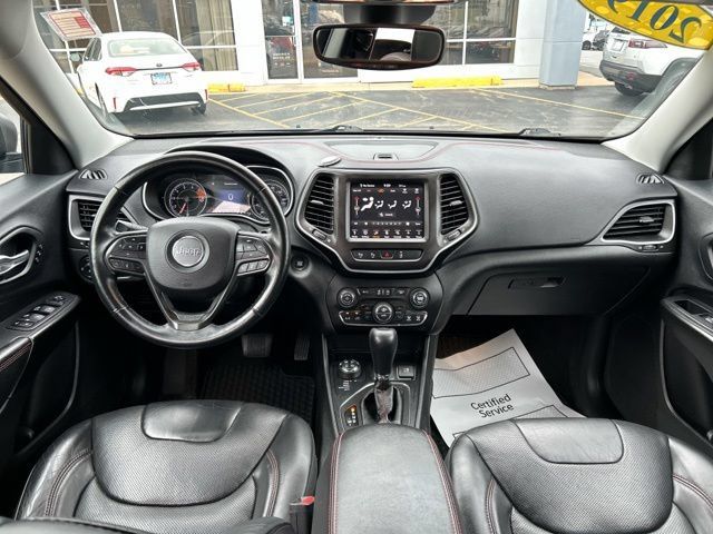 Used 2019 Jeep Cherokee Trailhawk AWD/4WD image 24