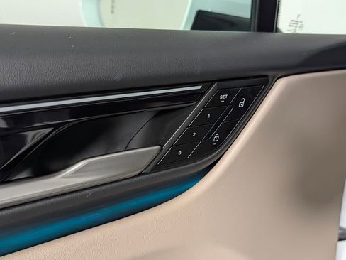 Certified 2025 Porsche Macan 4S Electric image 26