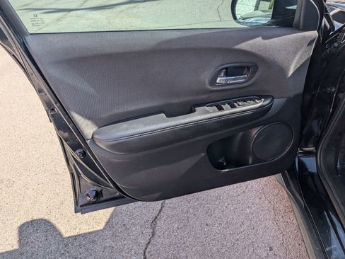 Used 2022 Honda HR-V LX image 11