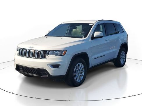Used 2022 Jeep Grand Cherokee Laredo E w/ Security & Convenience Group AWD/4WD image 2