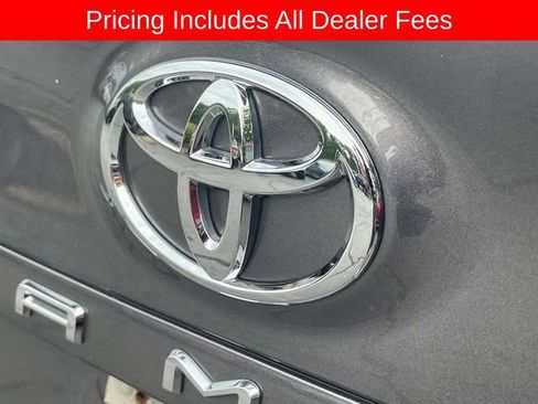 Used 2019 Toyota Camry SE w/ Carpet Mat Package FWD image 8