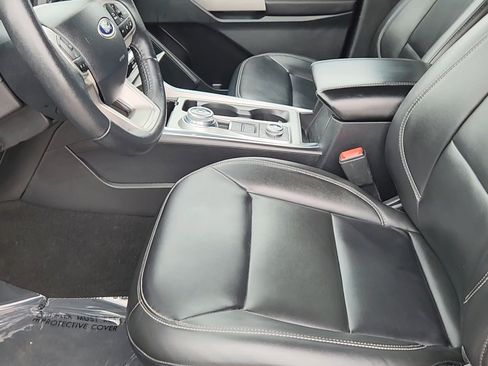 Used 2024 Ford Explorer XLT w/ Equipment Group 202A image 29