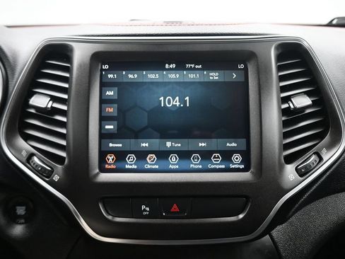 Used 2019 Jeep Cherokee Trailhawk AWD/4WD image 16